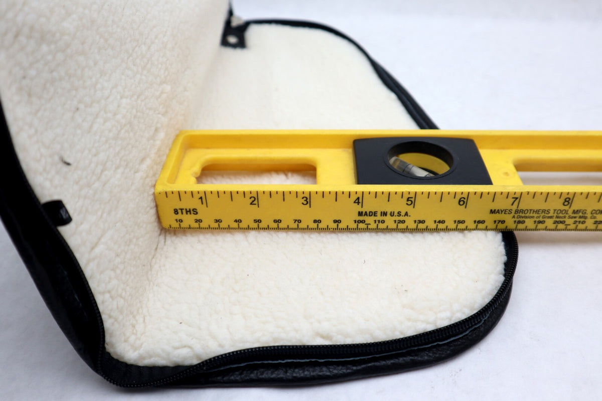 Pistol rug zipper and lock
